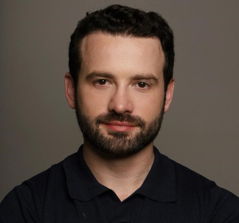 Transplante de Sobrancelhas Long Hair: quando o detalhe redefine o rosto — e a autoestima