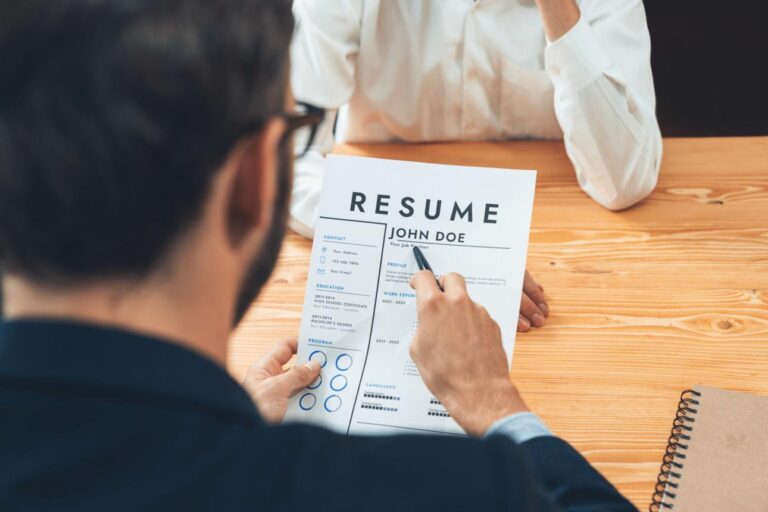 O Desafio do “Overqualified” no Mercado Americano