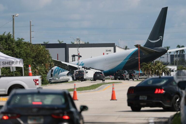 Cargueiro da Amazon sai da pista em Miami, atinge veículos e deixa 5 mortos